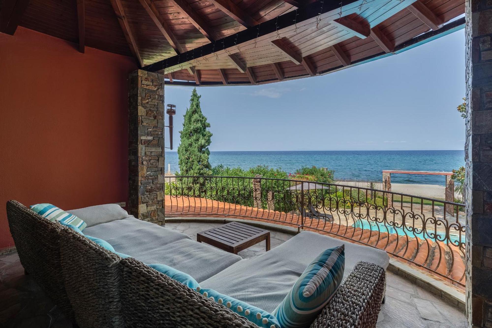 Efharis Beachfront Villa Platamonas Esterno foto